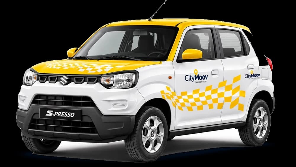 Le véhicule CityMoov, une Suzuki S‑Presso aux couleurs jaune et bleu marine